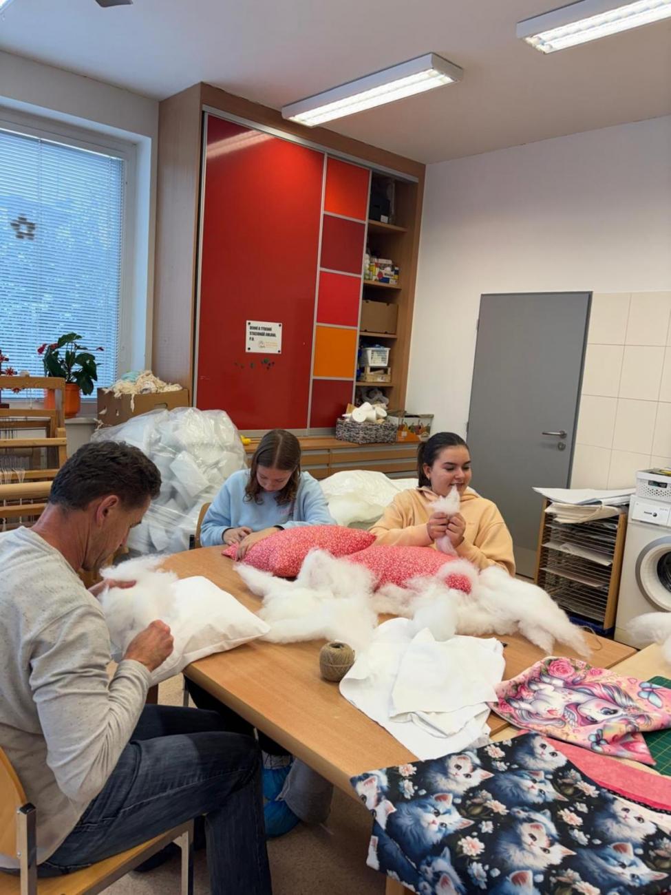 DTS + 8C - šití polštářů