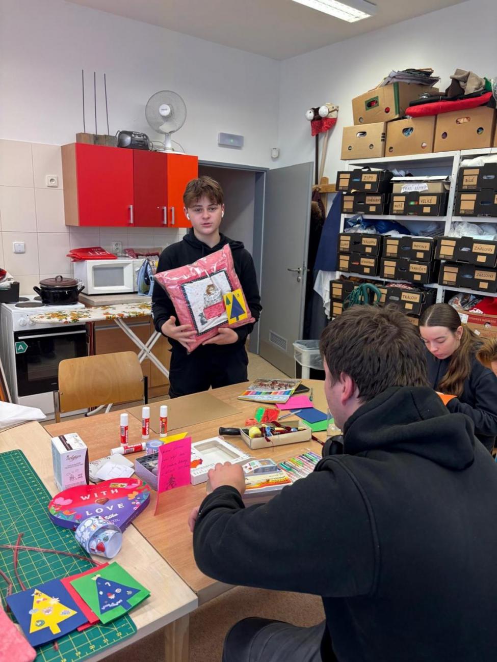 DTS + 8C - šití polštářů