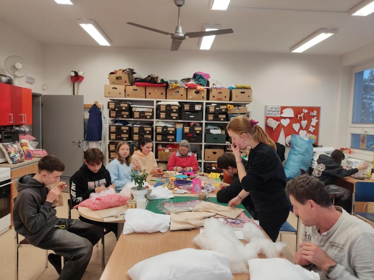 DTS + 8C - šití polštářů