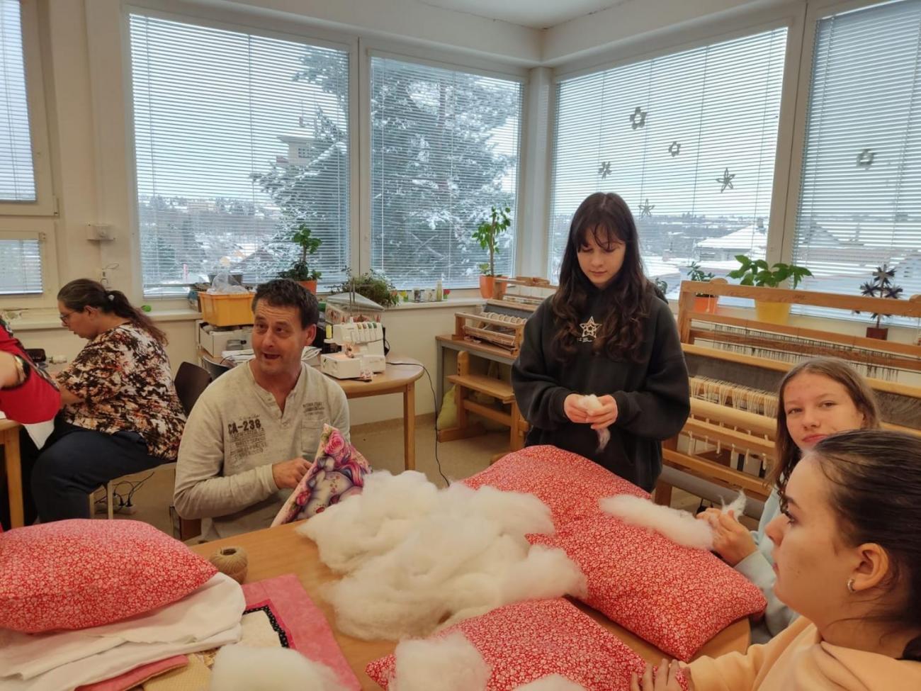 DTS + 8C - šití polštářů