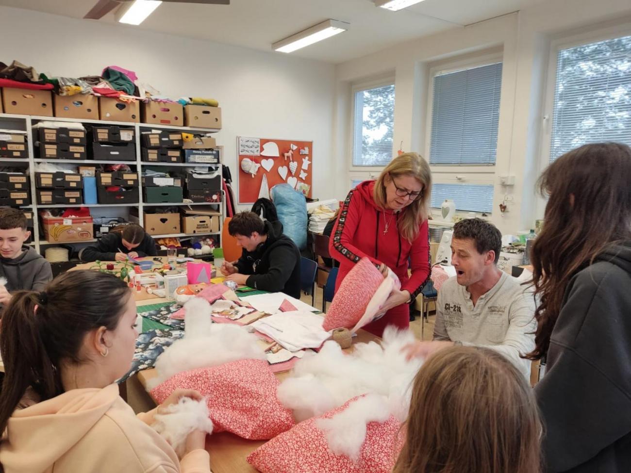 DTS + 8C - šití polštářů