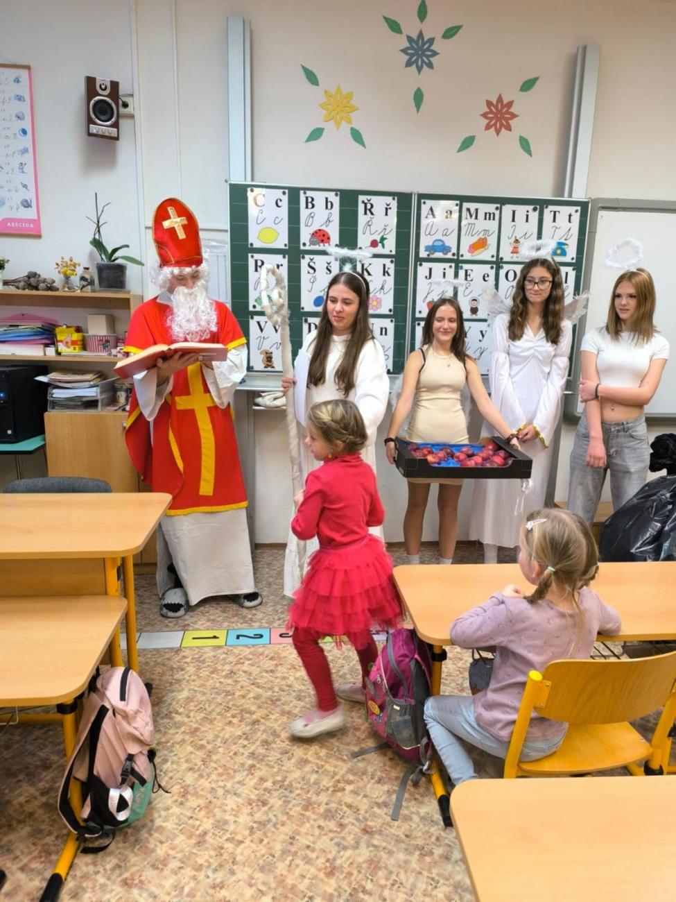 Mikulášská nadílka u prvňáčků