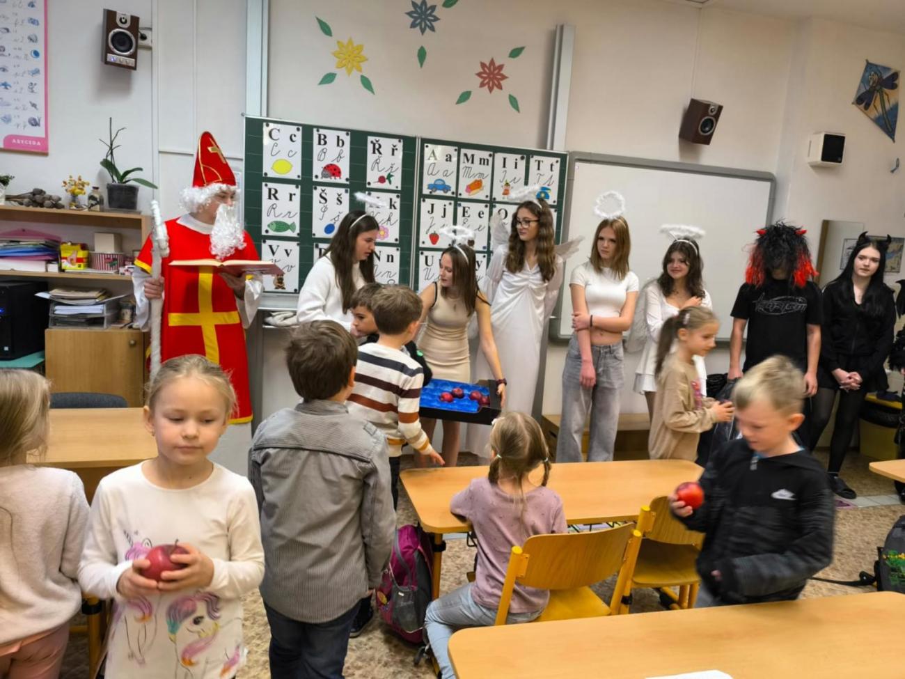 Mikulášská nadílka u prvňáčků