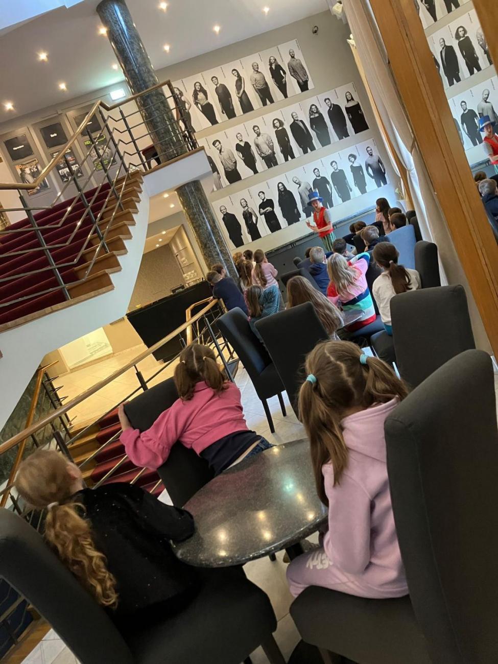 Poprvé v divadle 3.A