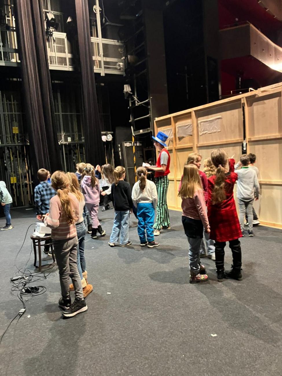 Poprvé v divadle 3.A