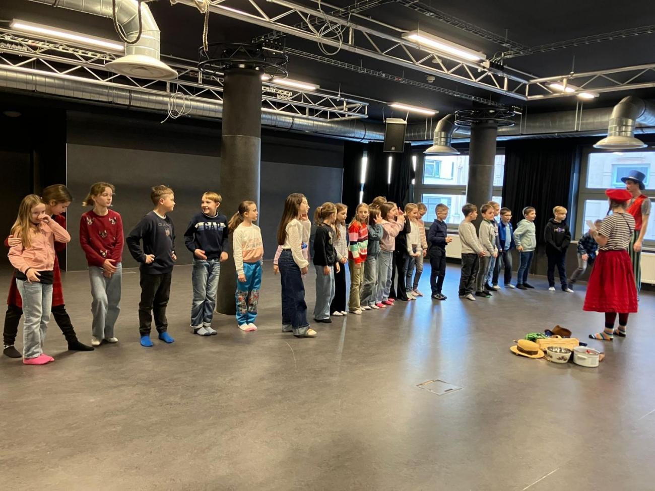 Poprvé v divadle 3.A