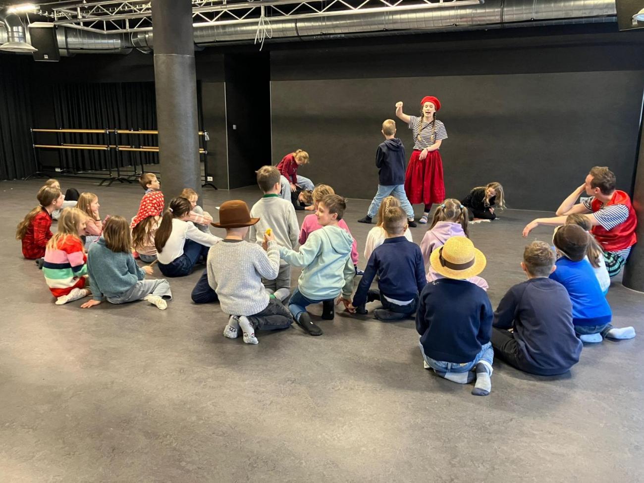 Poprvé v divadle 3.A