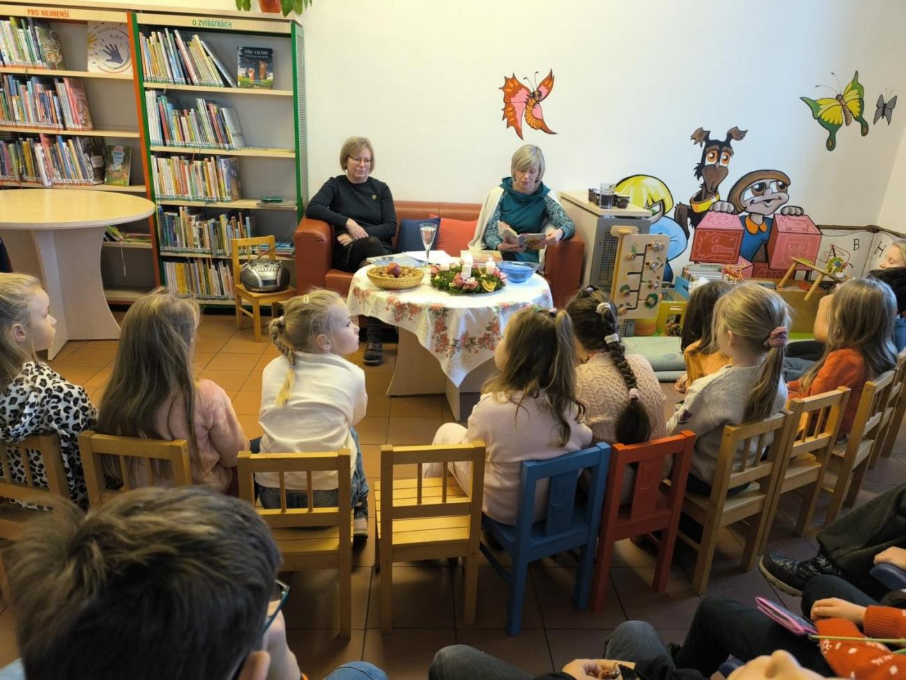 Vánoční program třídy 1.A v městské knihovně