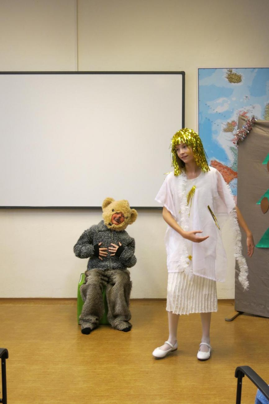 Divadelní představení dramatického kroužku "Zvířátka a Vánoce"