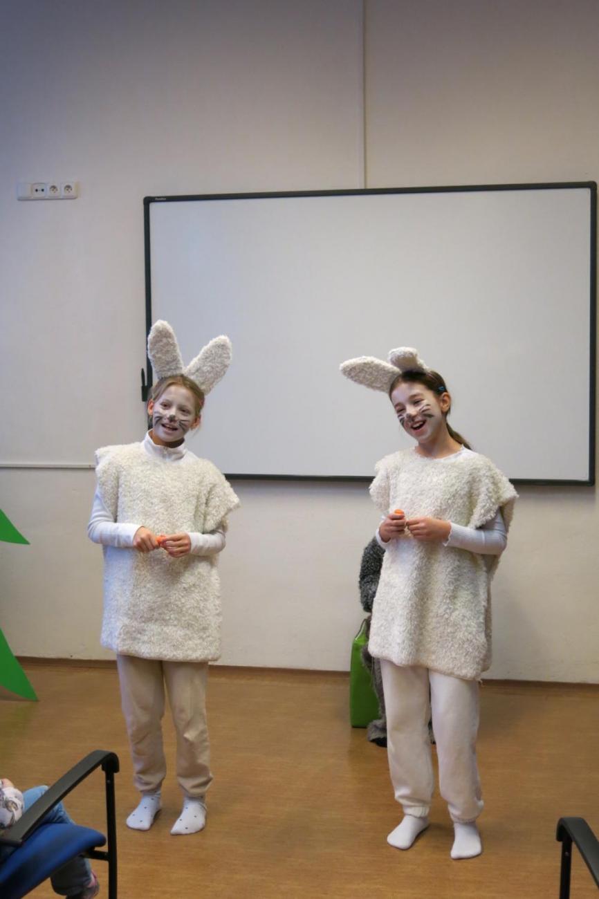 Divadelní představení dramatického kroužku "Zvířátka a Vánoce"