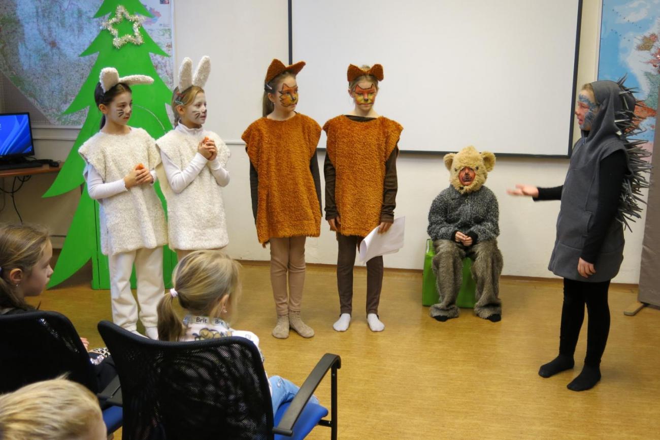 Divadelní představení dramatického kroužku "Zvířátka a Vánoce"