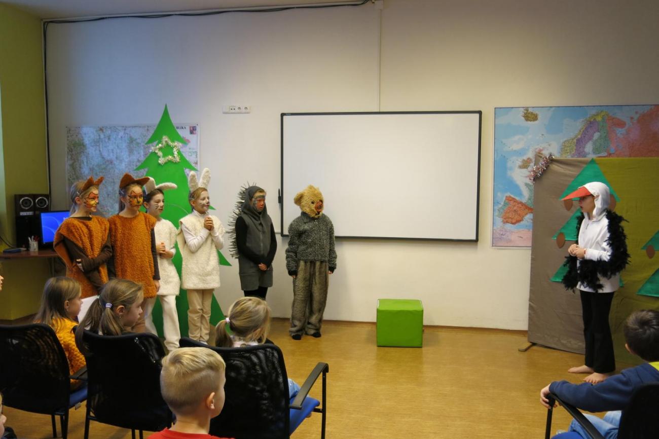 Divadelní představení dramatického kroužku "Zvířátka a Vánoce"