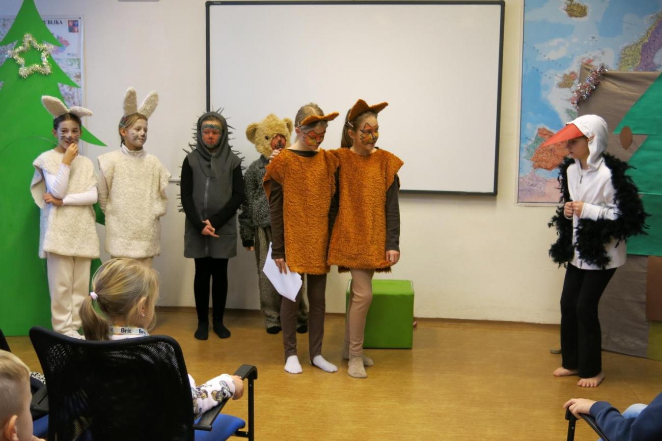 Divadelní představení dramatického kroužku "Zvířátka a Vánoce"