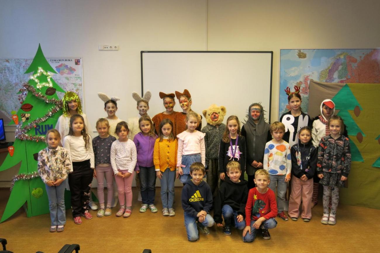 Divadelní představení dramatického kroužku "Zvířátka a Vánoce"