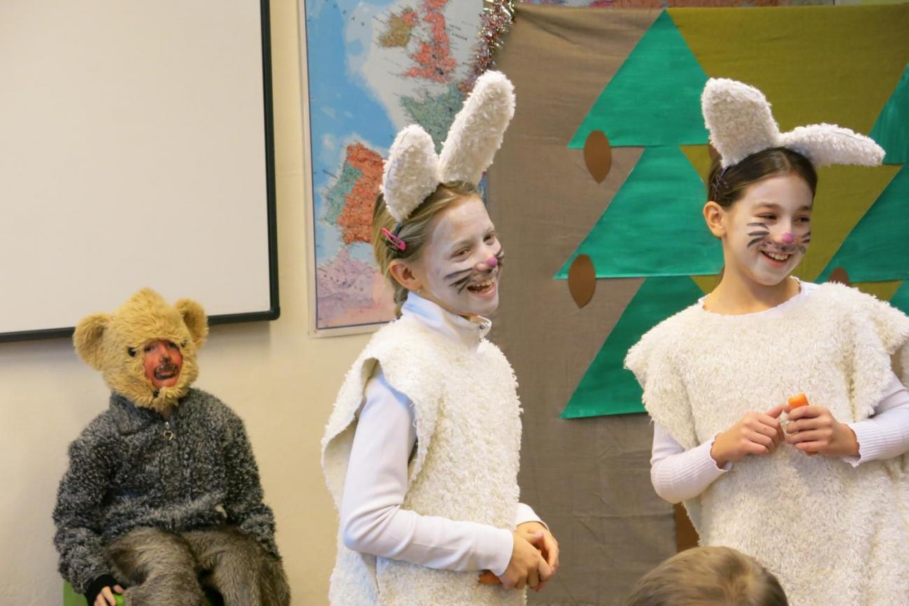 Divadelní představení dramatického kroužku "Zvířátka a Vánoce"
