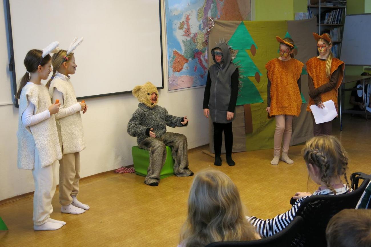 Divadelní představení dramatického kroužku "Zvířátka a Vánoce"