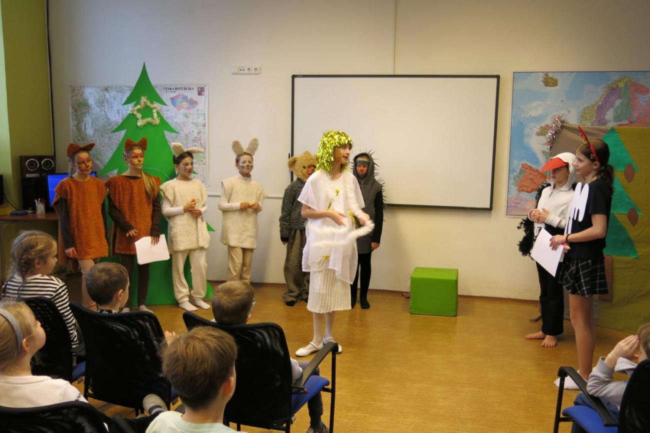 Divadelní představení dramatického kroužku "Zvířátka a Vánoce"