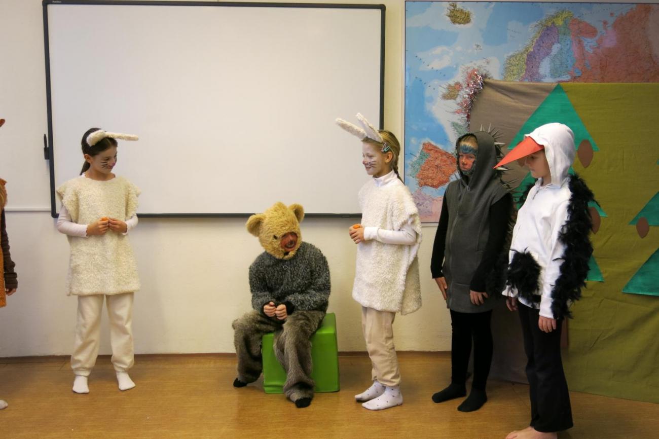 Divadelní představení dramatického kroužku "Zvířátka a Vánoce"