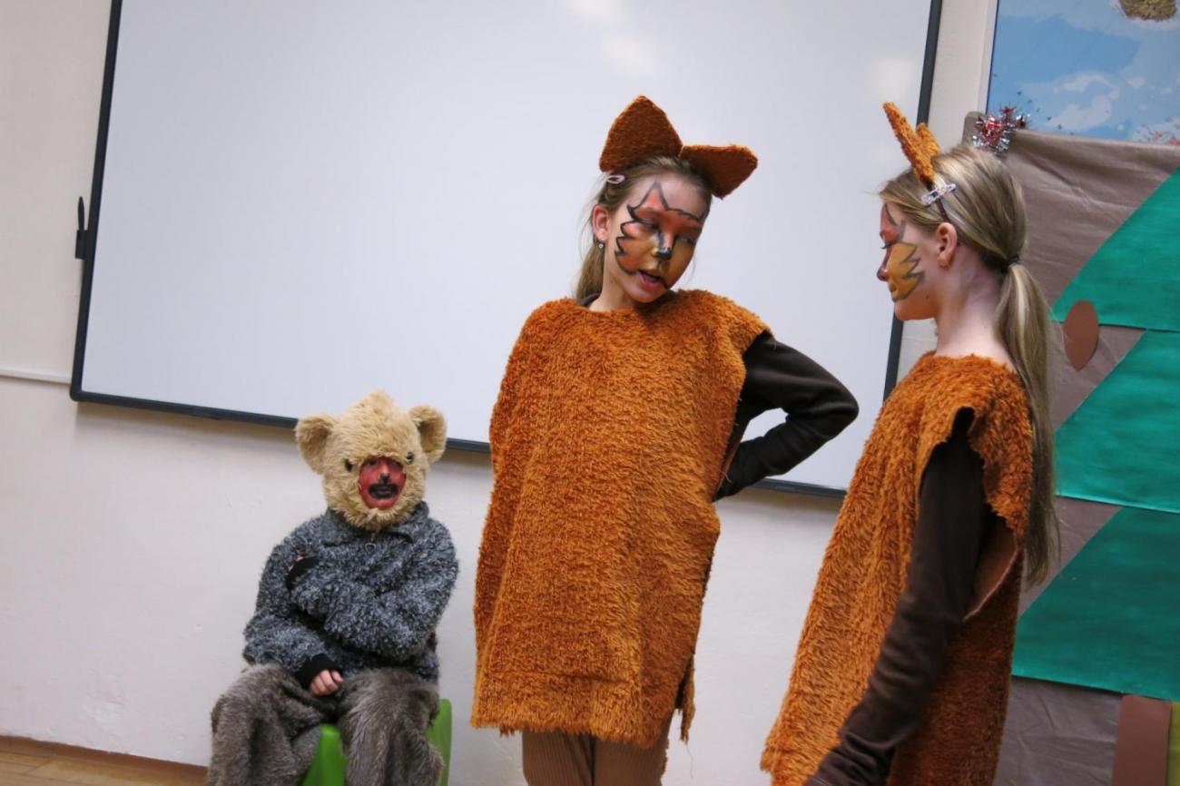 Divadelní představení dramatického kroužku "Zvířátka a Vánoce"