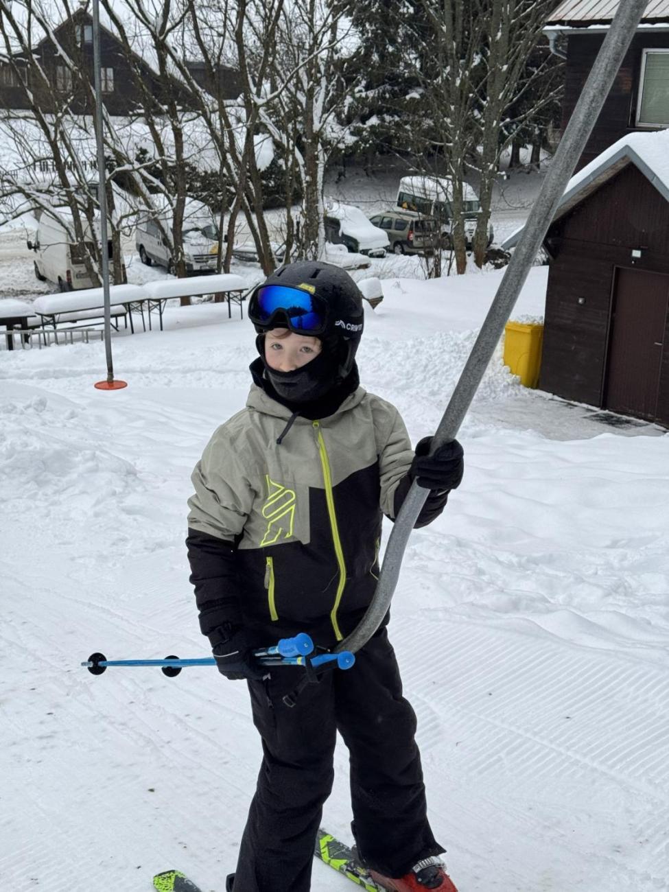 Den plný lyžování