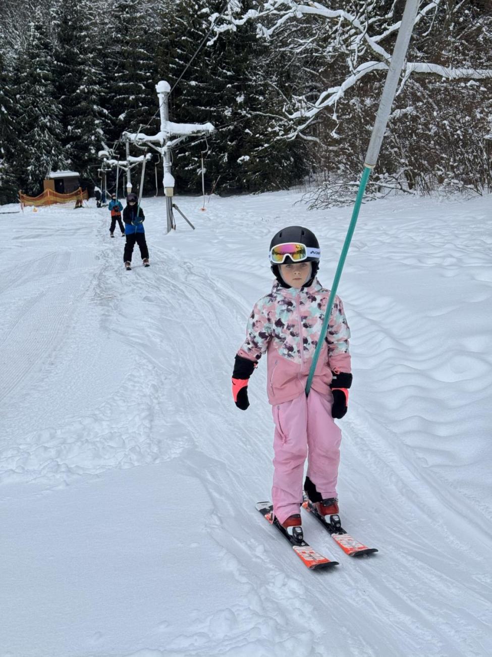 Den plný lyžování