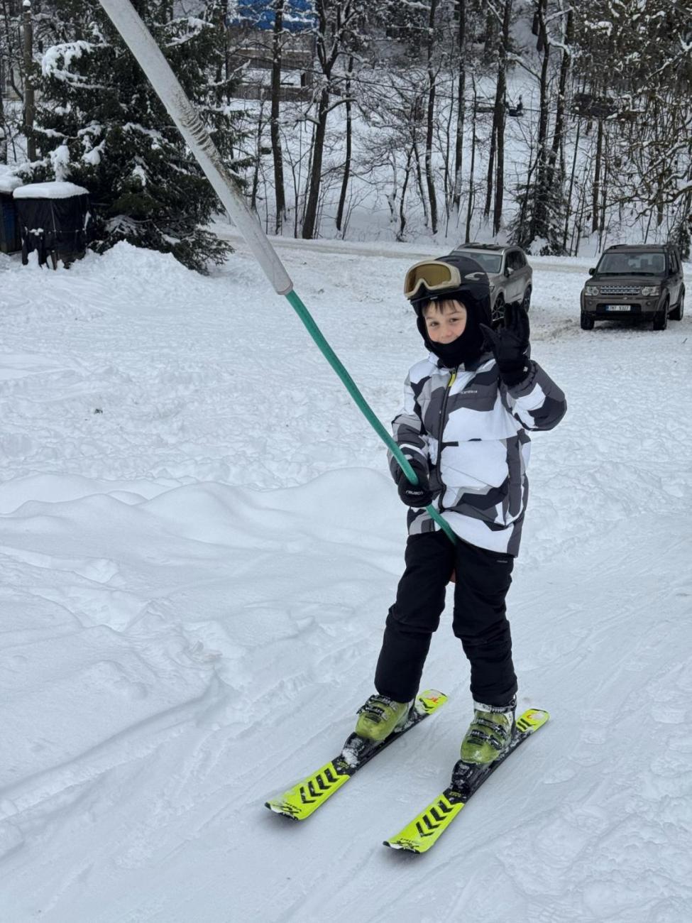 Den plný lyžování