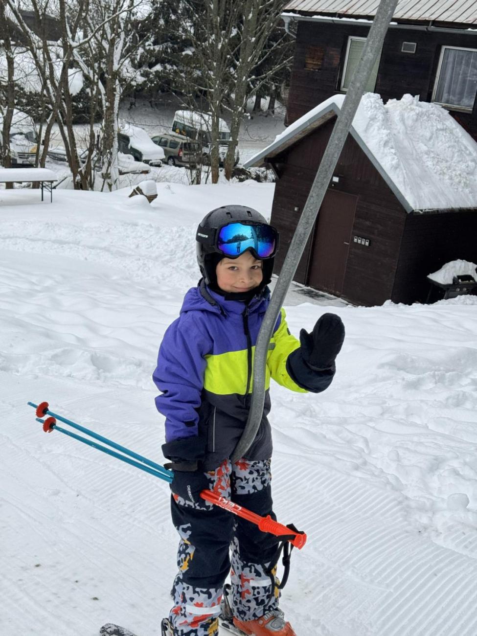 Den plný lyžování