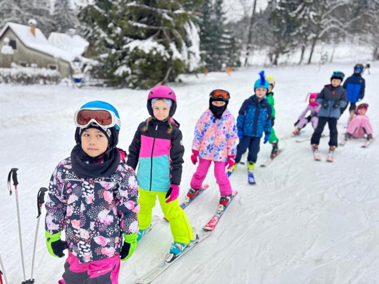 Den plný lyžování