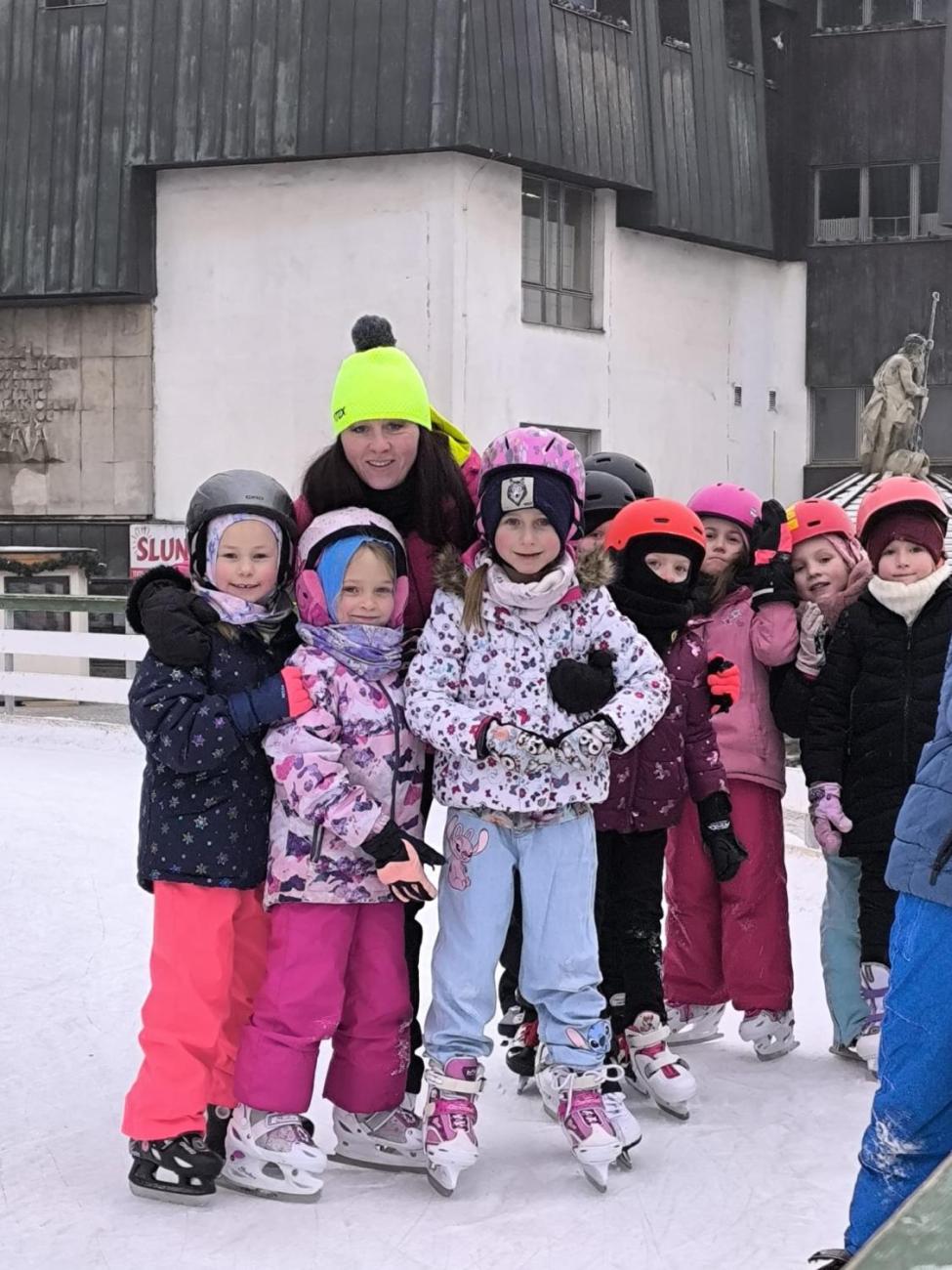 Hodina tělesné výchovy na bruslích 1.A