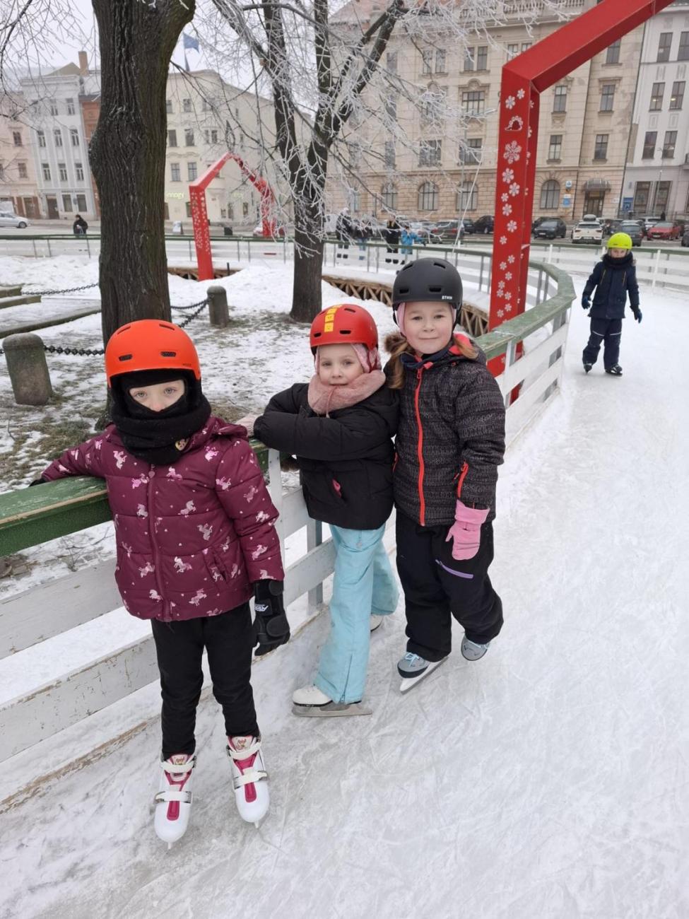 Hodina tělesné výchovy na bruslích 1.A