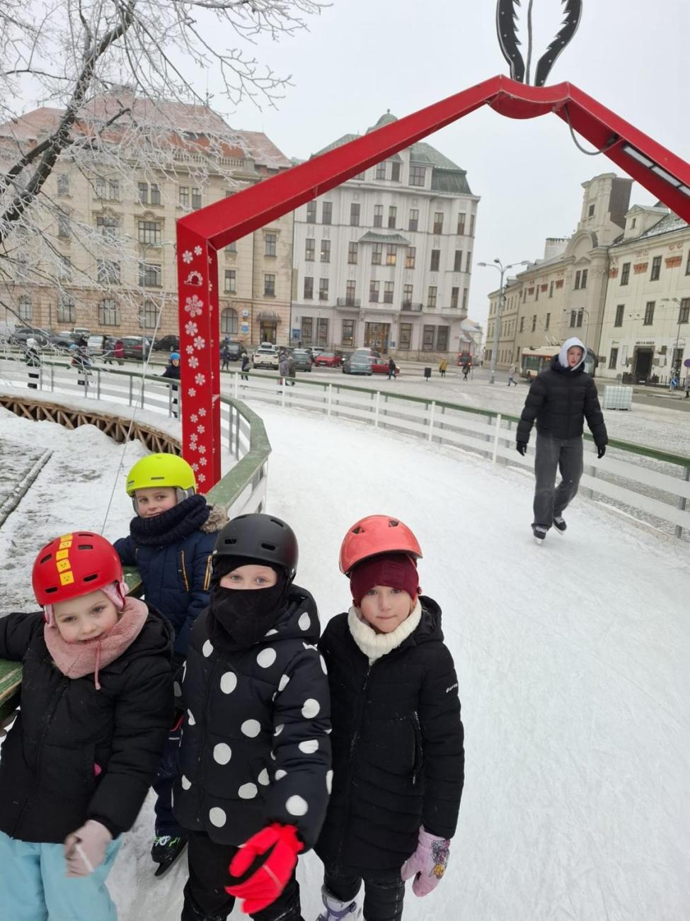 Hodina tělesné výchovy na bruslích 1.A