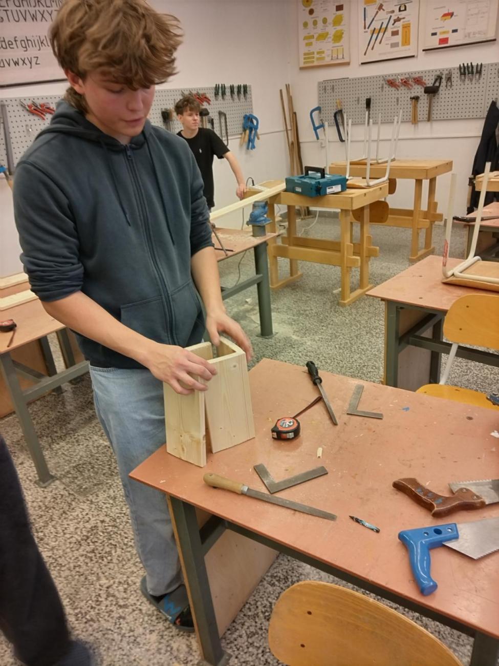 Vyrábíme krmítka i ptačí budky