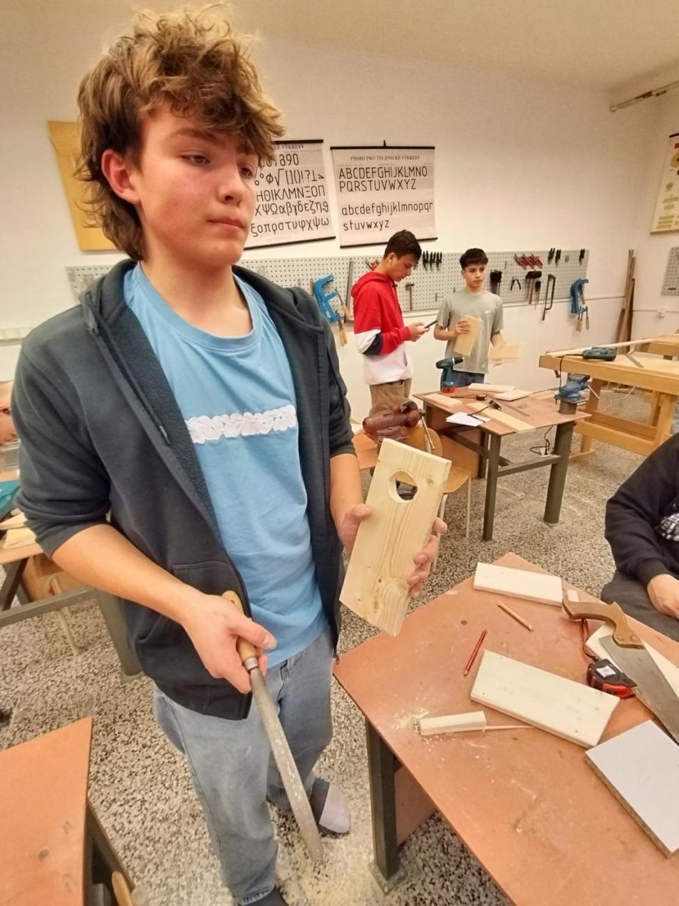 Vyrábíme krmítka i ptačí budky