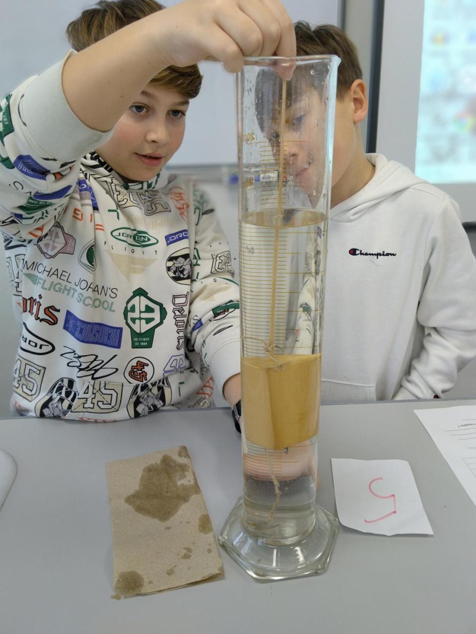 Praktická měření objemu – fyzika, 6. roč.