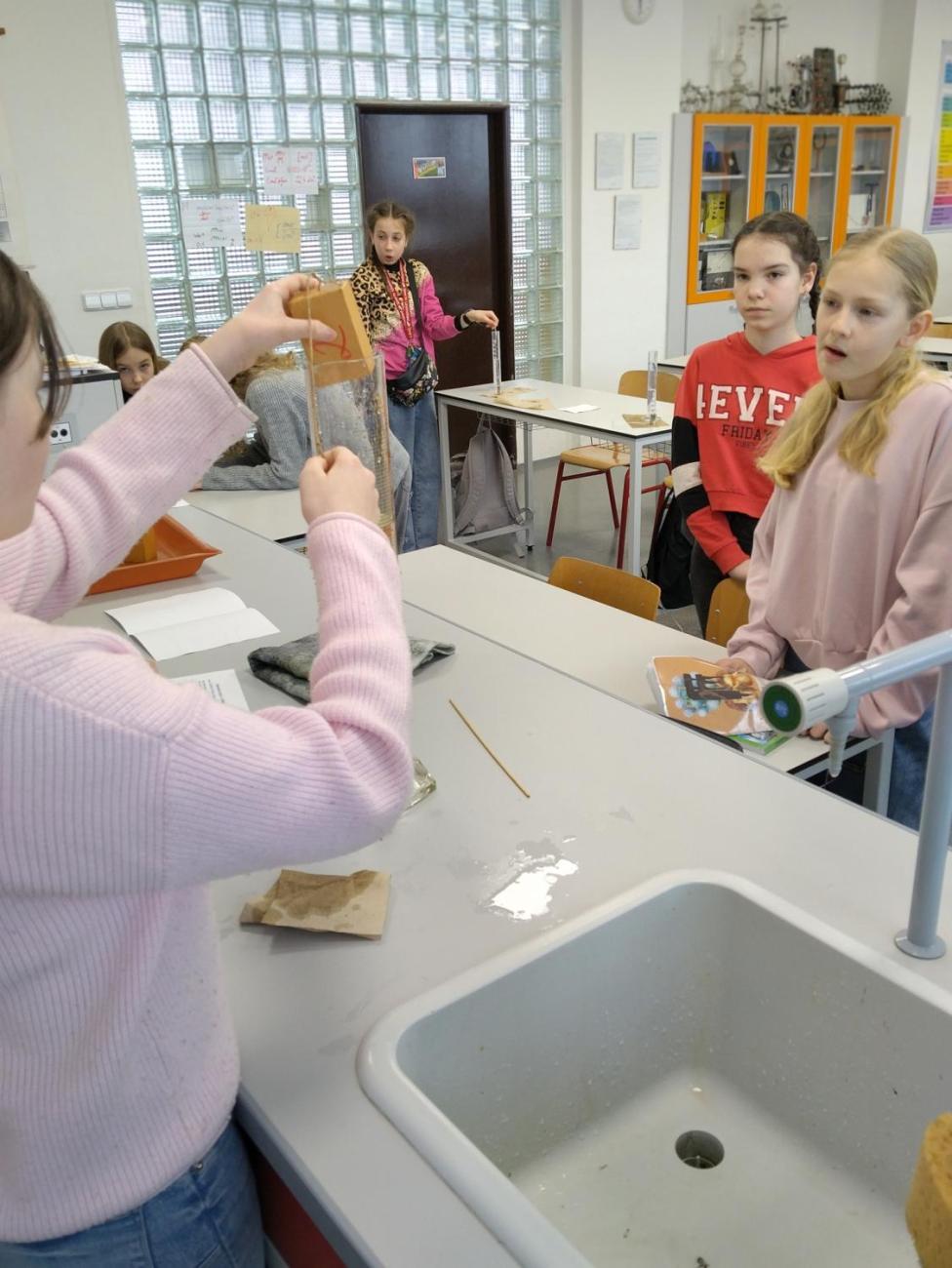 Praktická měření objemu – fyzika, 6. roč.