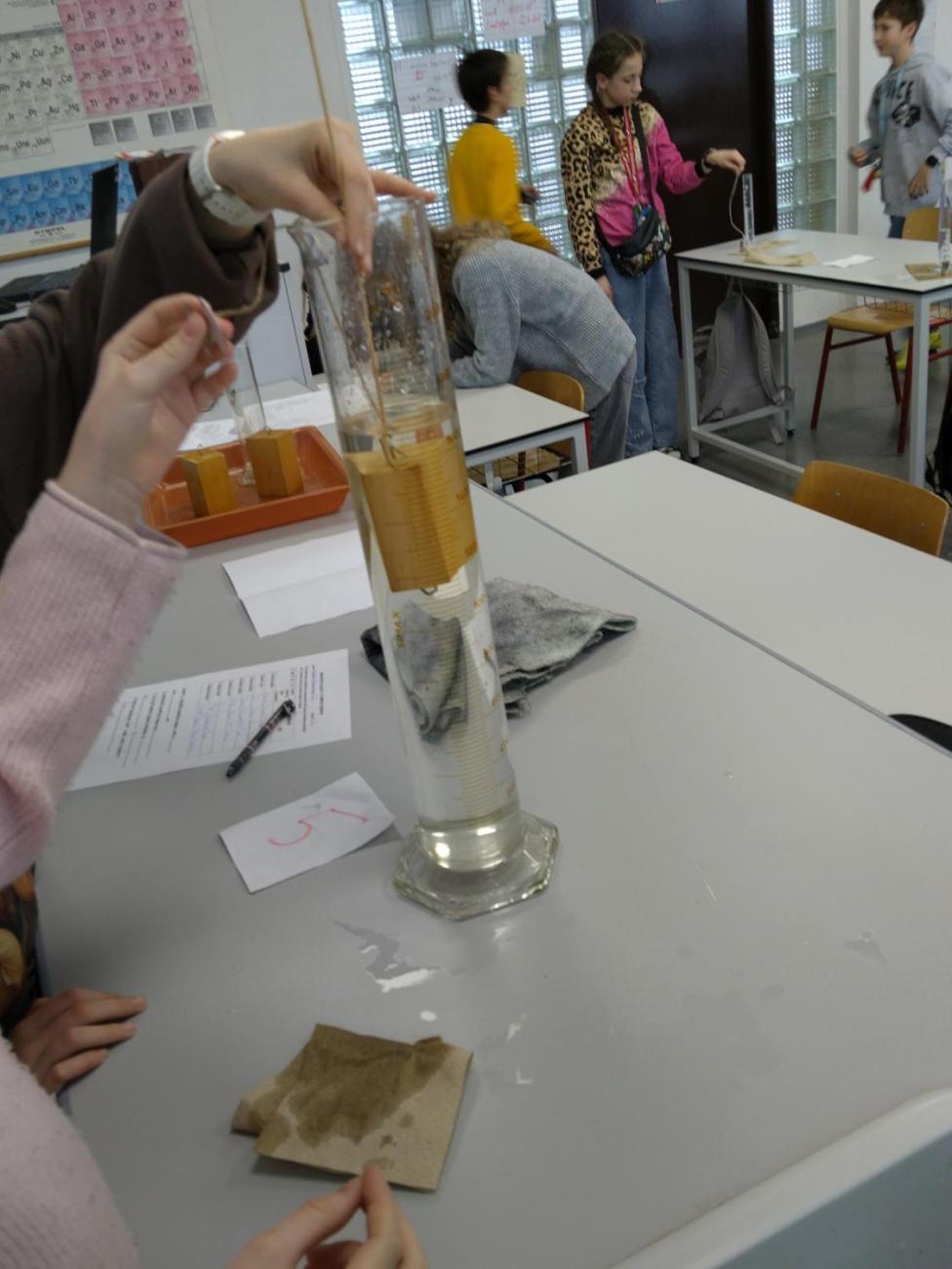 Praktická měření objemu – fyzika, 6. roč.