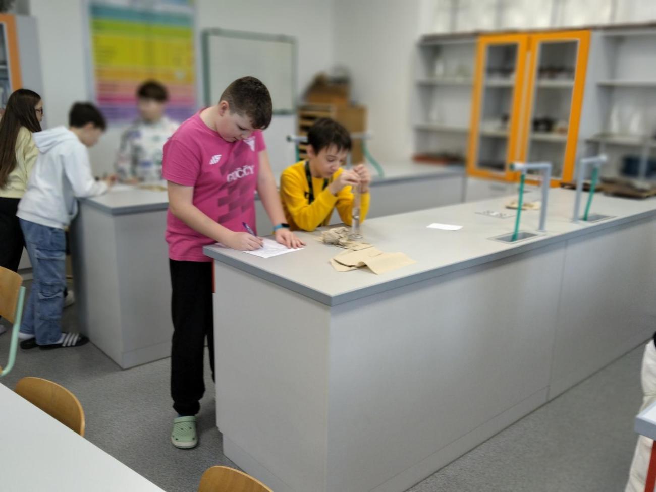 Praktická měření objemu – fyzika, 6. roč.