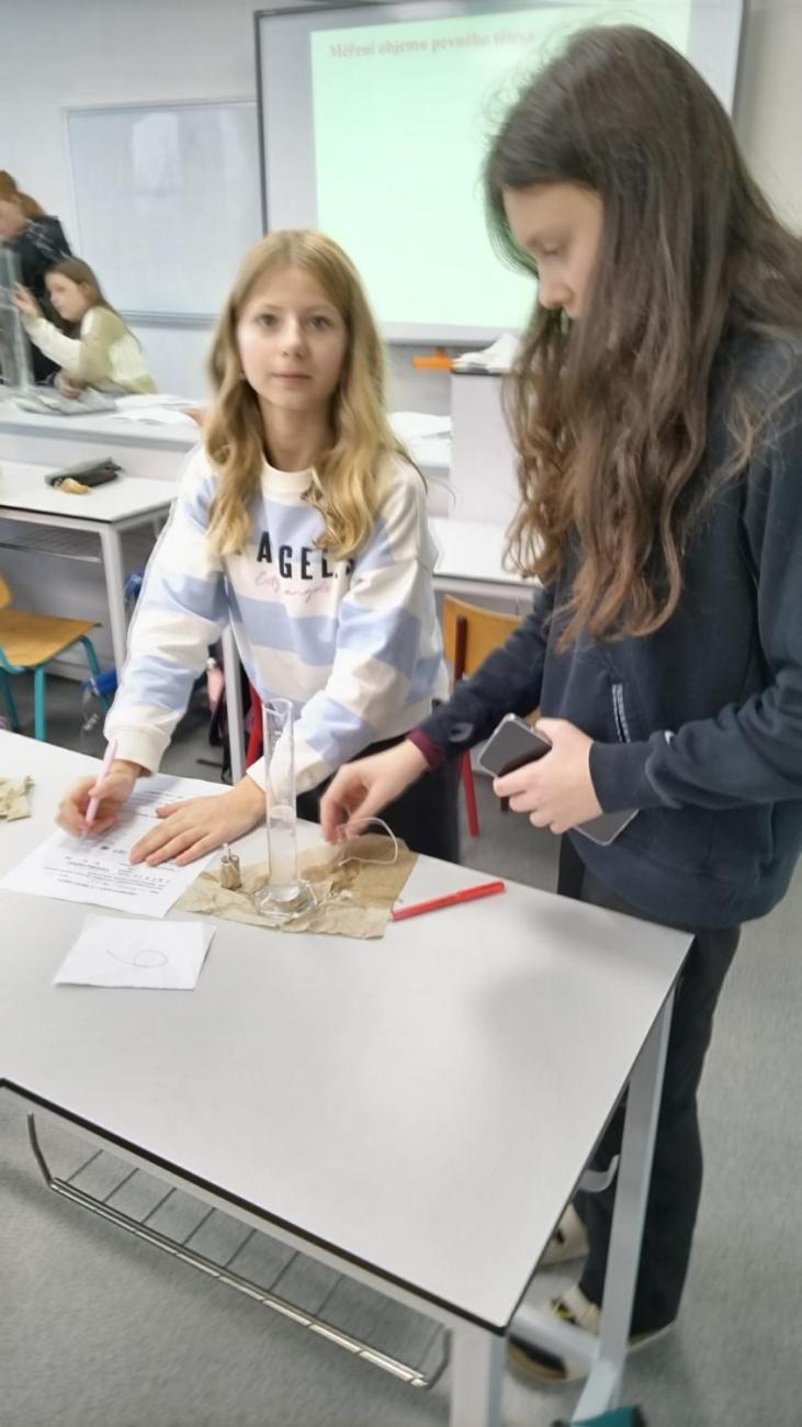 Praktická měření objemu – fyzika, 6. roč.