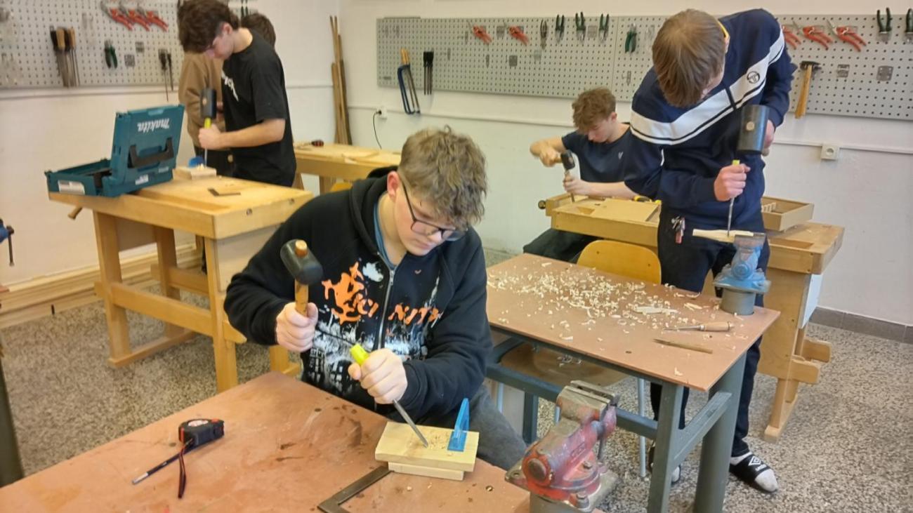 PRÁCE S DŘEVEM – DLABÁNÍ A ZHOTOVENÍ VLASTNÍHO VÝROBKU