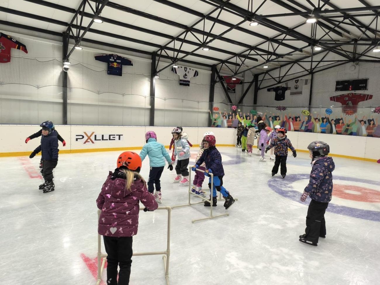 Bruslení 1.A na zimním stadionu ICE POINT 112