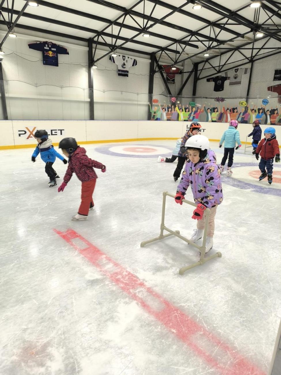 Bruslení 1.A na zimním stadionu ICE POINT 112