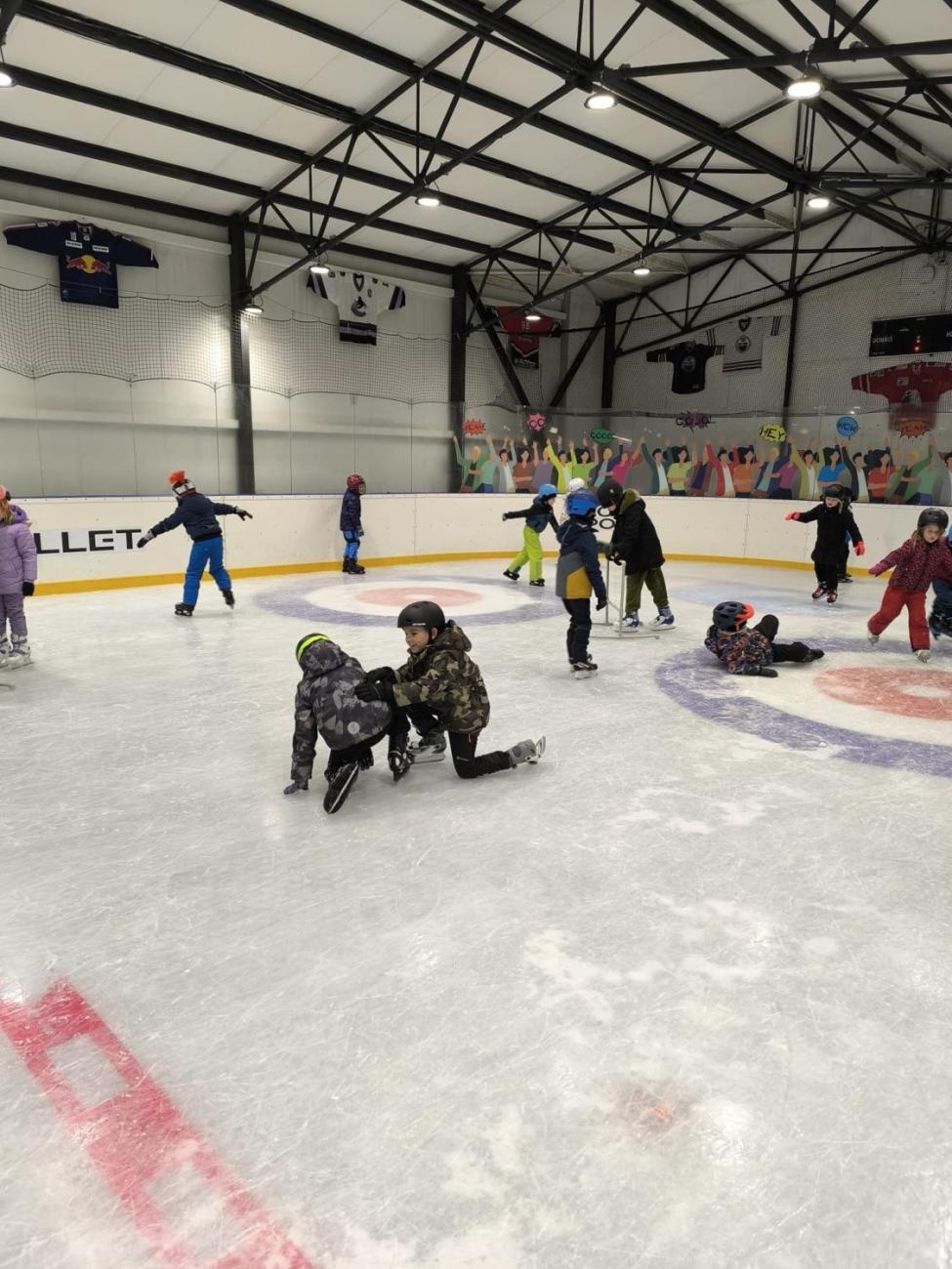 Bruslení 1.A na zimním stadionu ICE POINT 112
