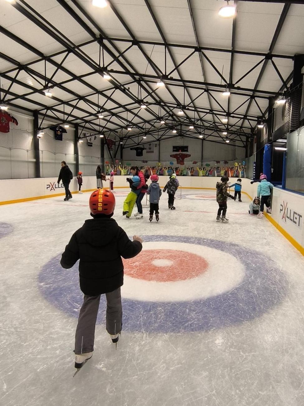 Bruslení 1.A na zimním stadionu ICE POINT 112