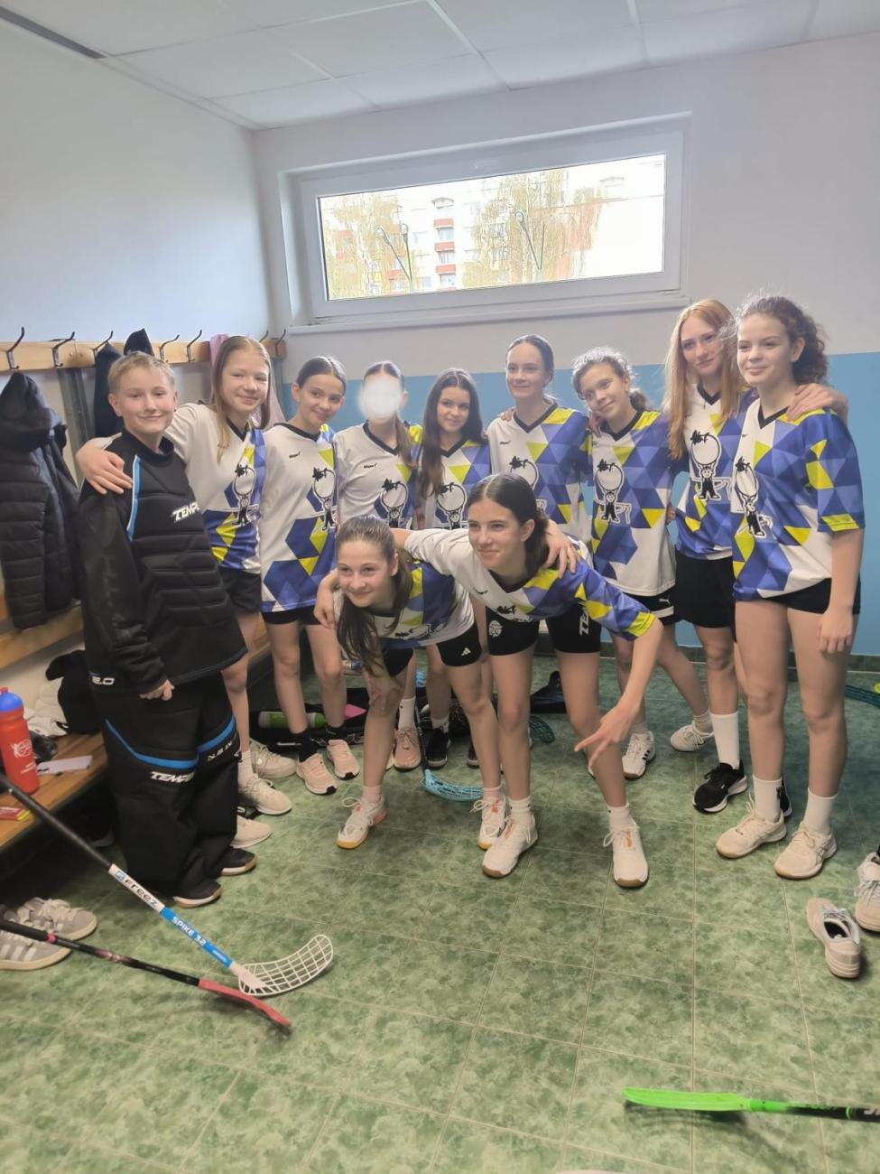 Baráž o postup na MČR ve florbalu – mladší žákyně uspěly!