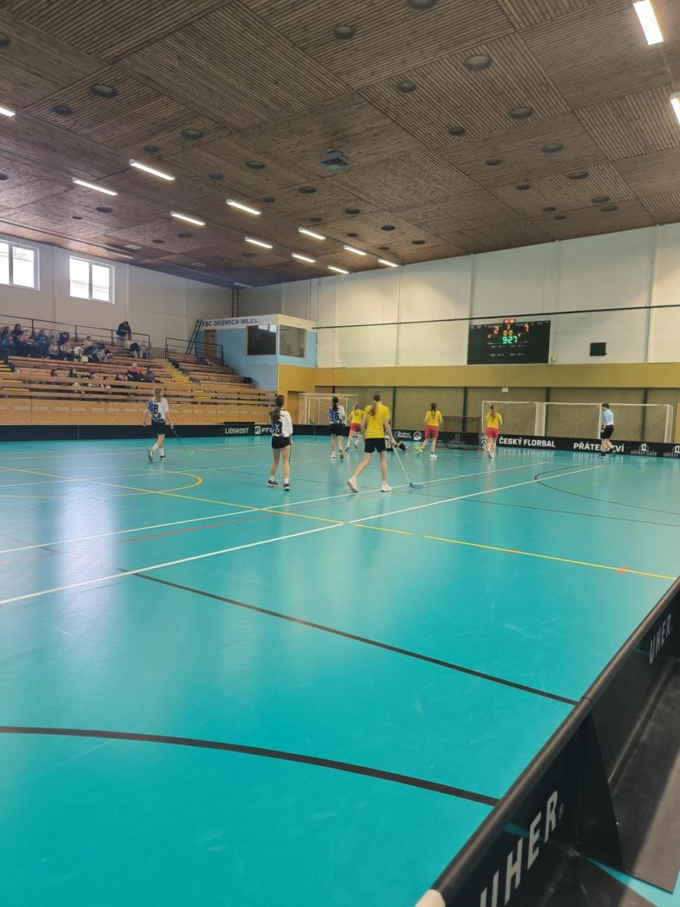 Baráž o postup na MČR ve florbalu – mladší žákyně uspěly!