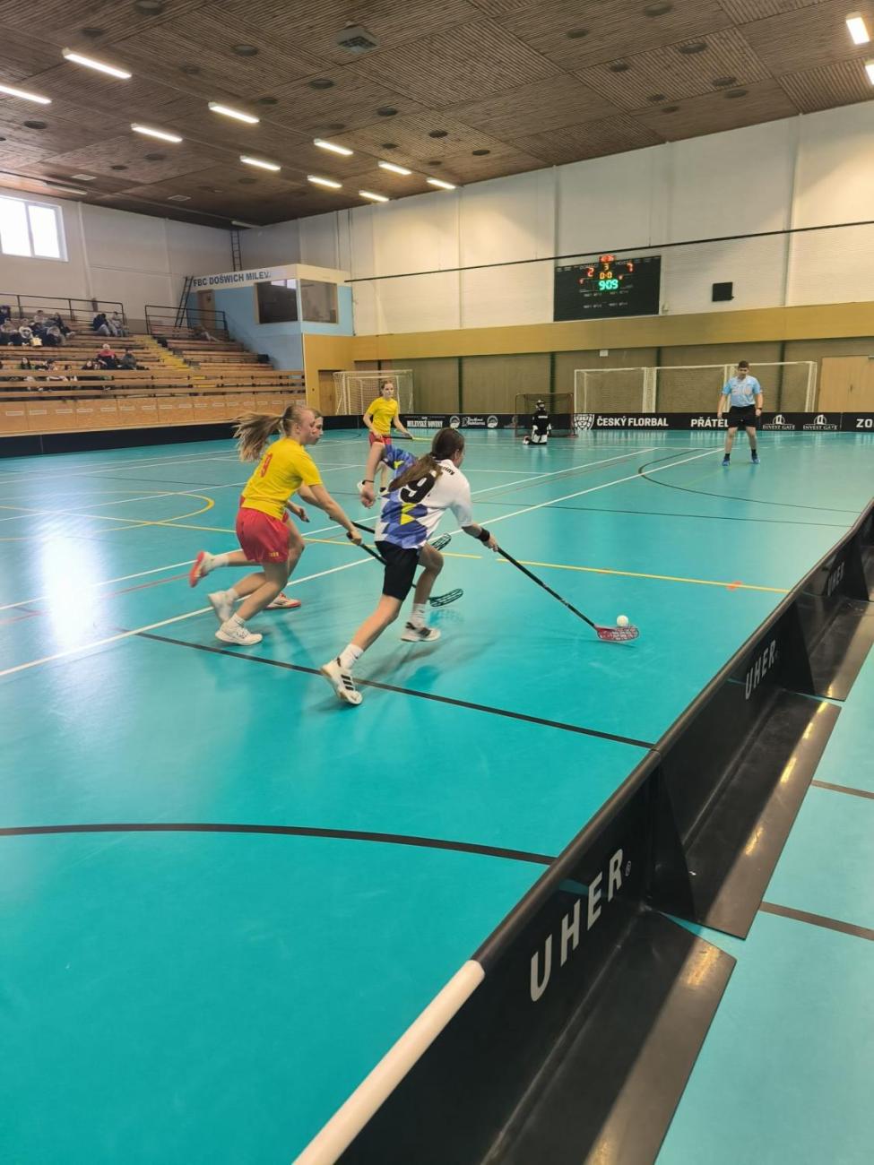 Baráž o postup na MČR ve florbalu – mladší žákyně uspěly!