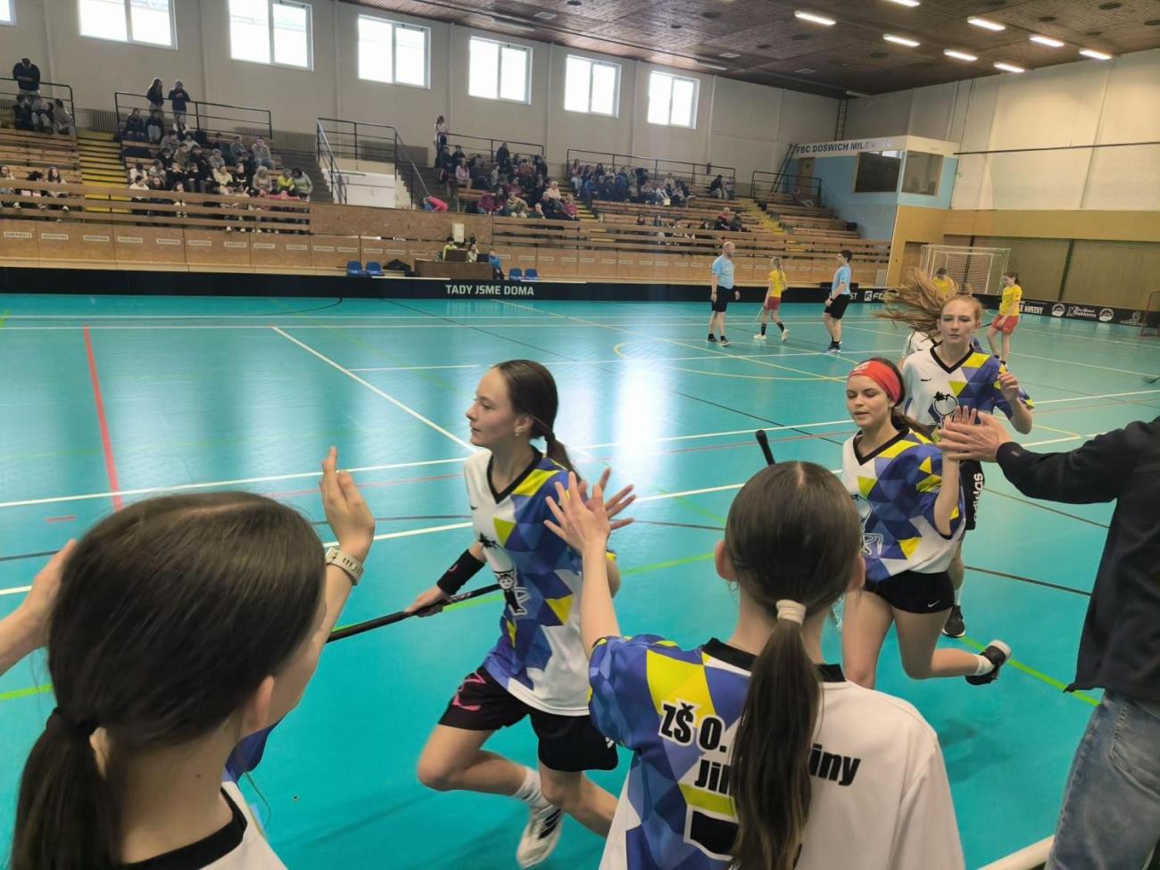 Baráž o postup na MČR ve florbalu – mladší žákyně uspěly!