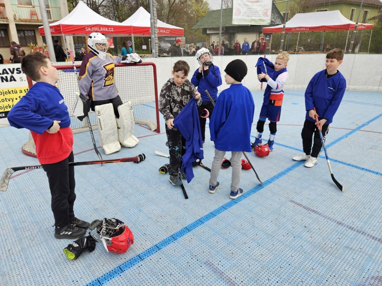Hokejbalem proti drogám