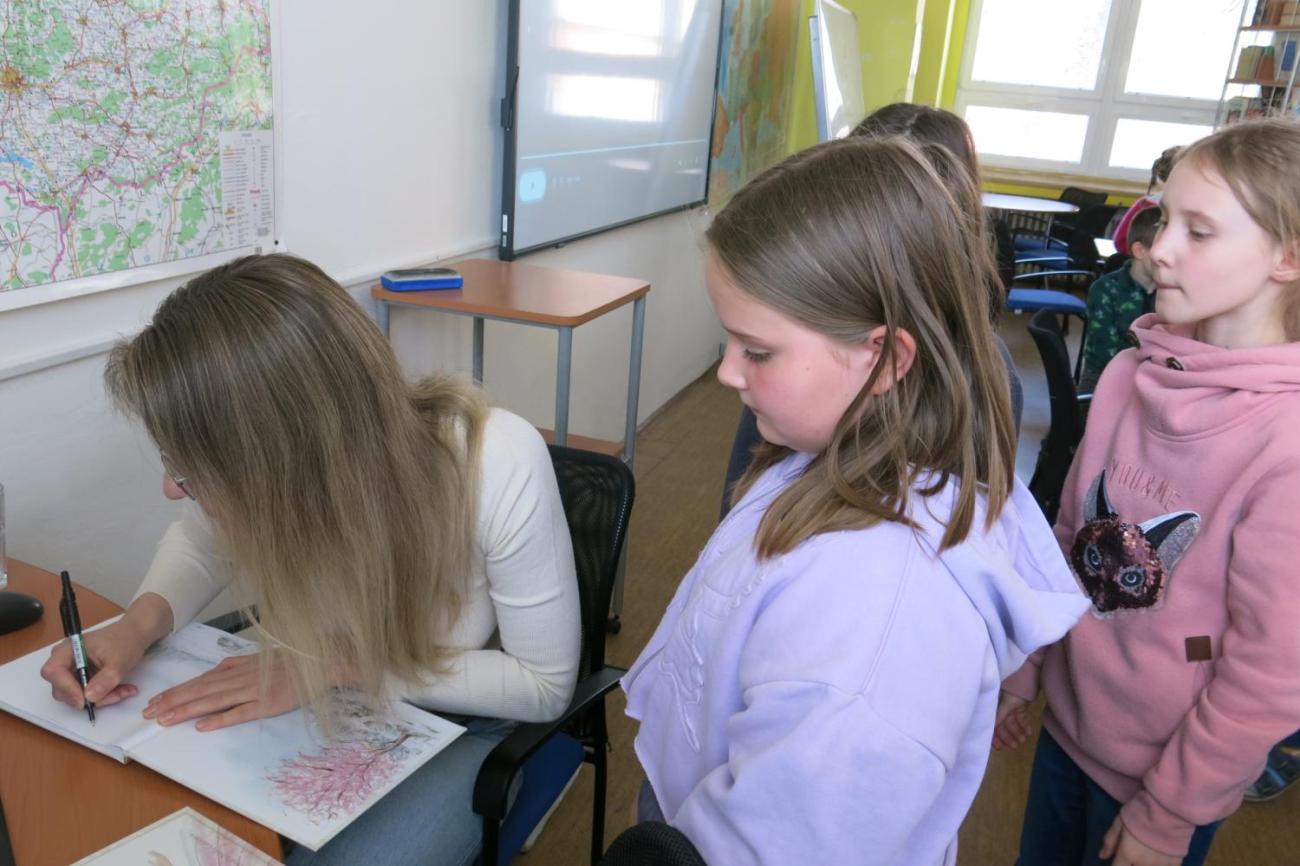 Beseda se spisovatelkou a ilustrátorkou Nelou Gálikovou 