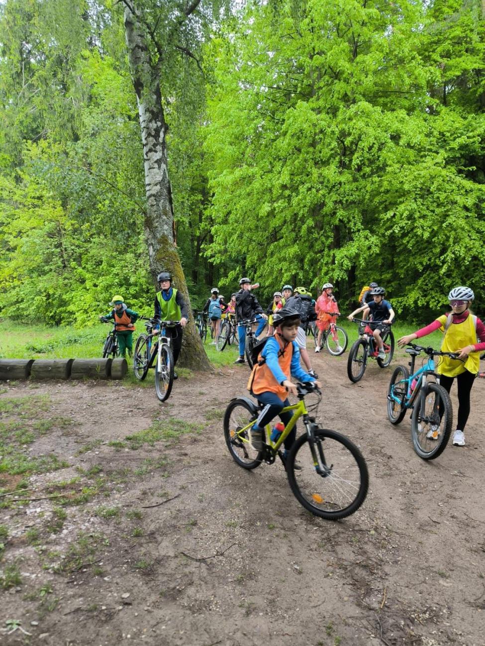 2. den cykloturistického kurzu 6.C – Javořice, Míchova skála a dobrodružství v Telči